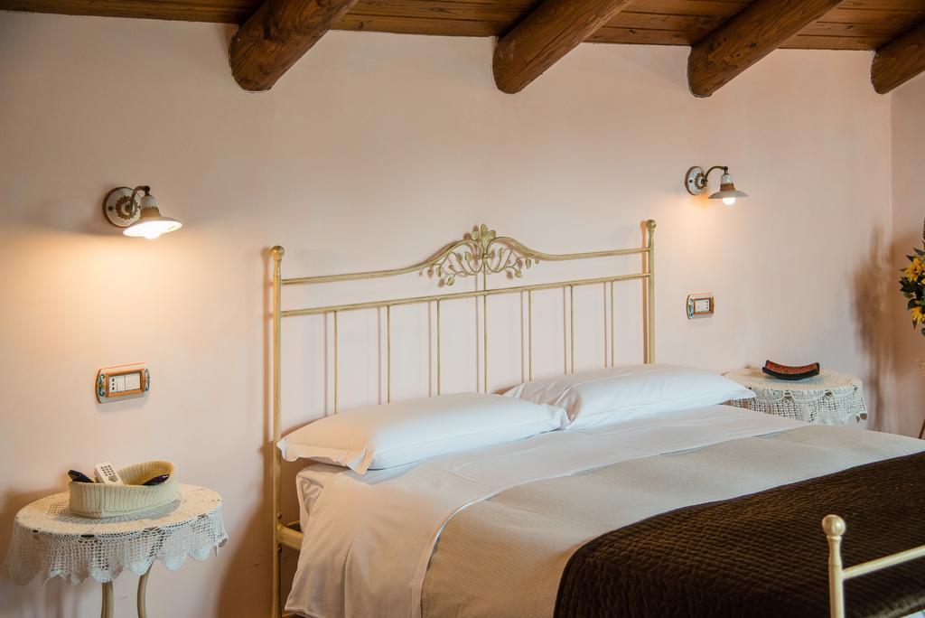 B&B Beata Solitudo アジェーロラ エクステリア 写真